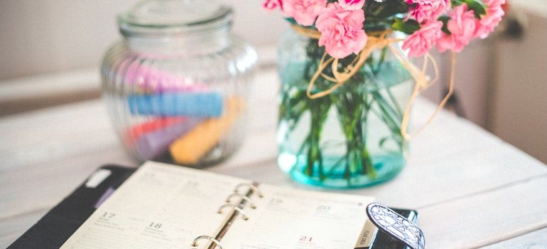 Person using a planner to combine different tactics to pack your household.