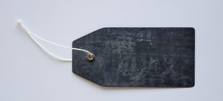 A grey label.