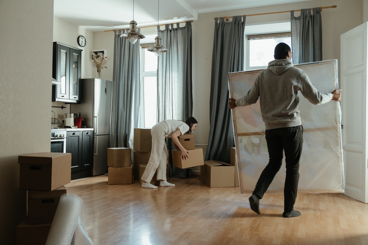 A couple applying tips for clearing out your self storage container