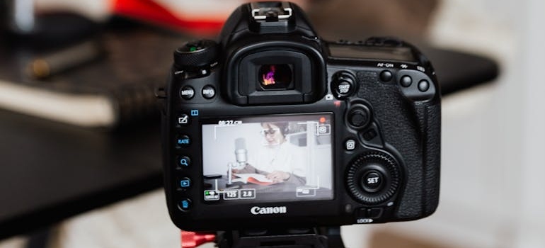 A shalow focus of a dslr camera