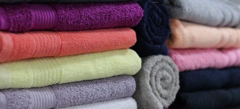 Towels in different colors. 