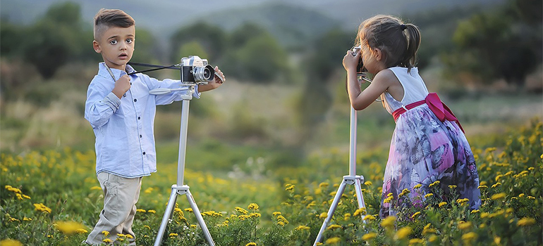 kids taking photos