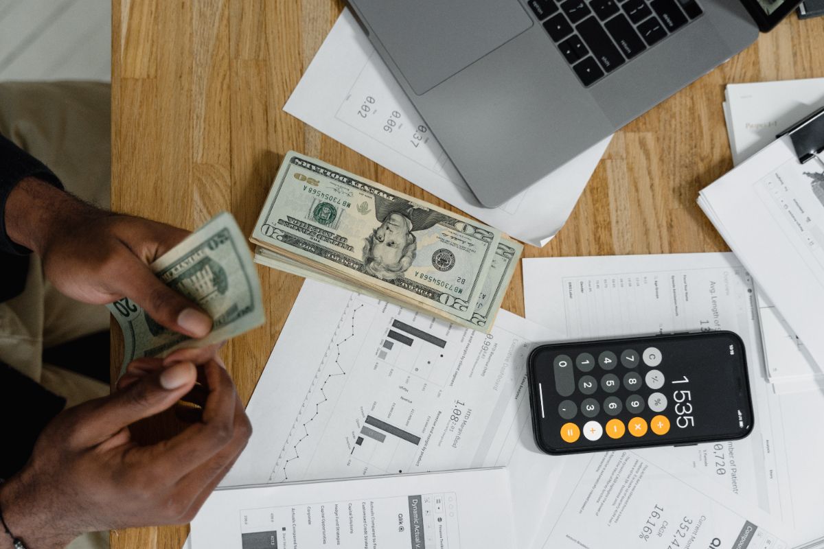 person calculating the cheapest ways to relocate