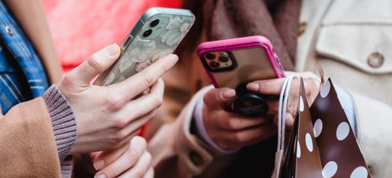 Women looking for on-demand storage solutions on their smartphones