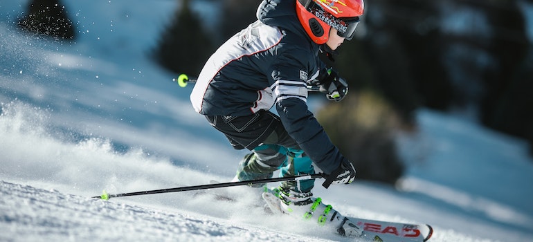 Man skiing