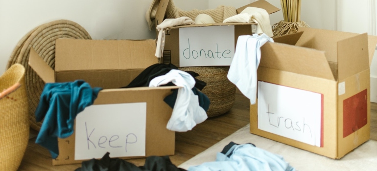 Picture of boxes with organized clothes ready for relocating from Everett with fewer belongings