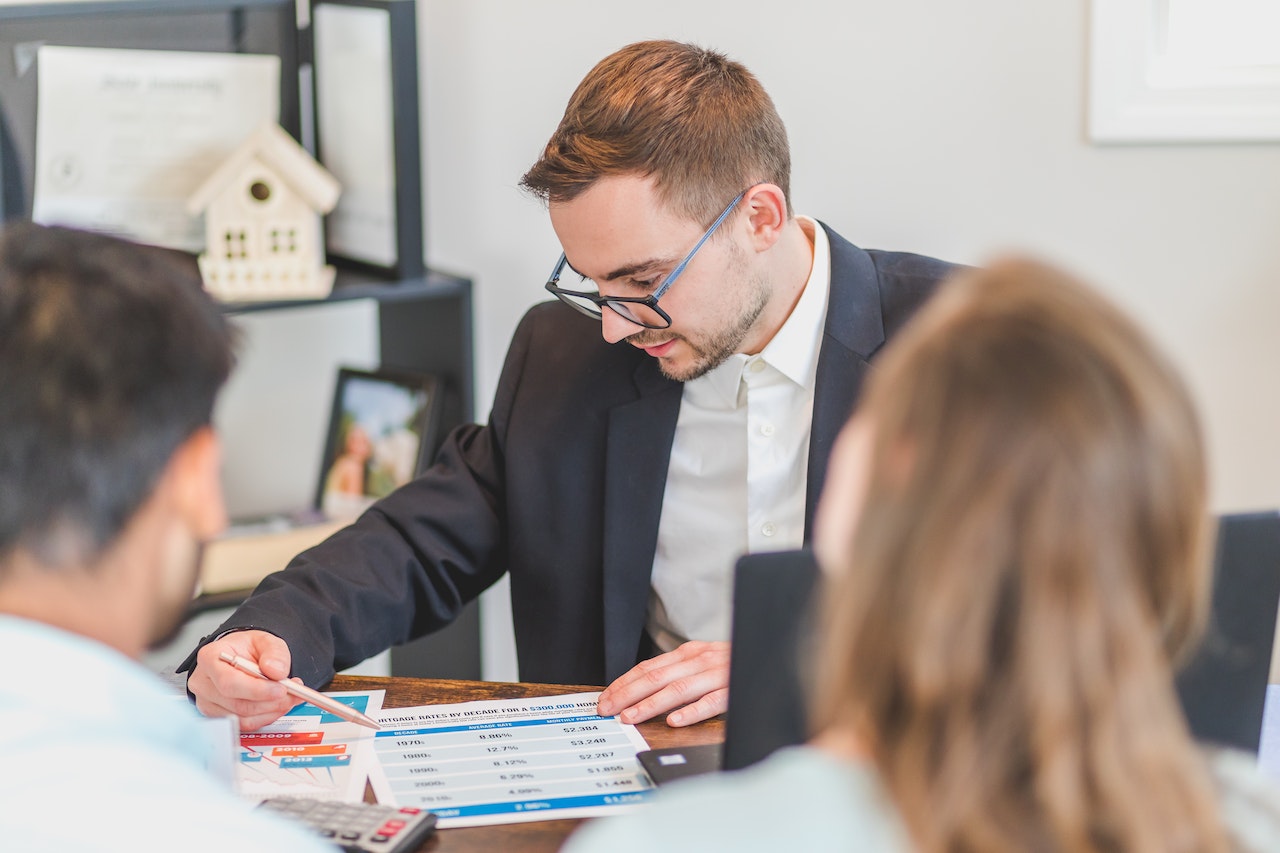 Real Estate Agent explains how to streamline your Seattle home sale to clients