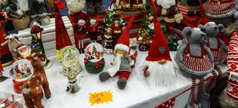 A table topped with lots of Christmas decorations