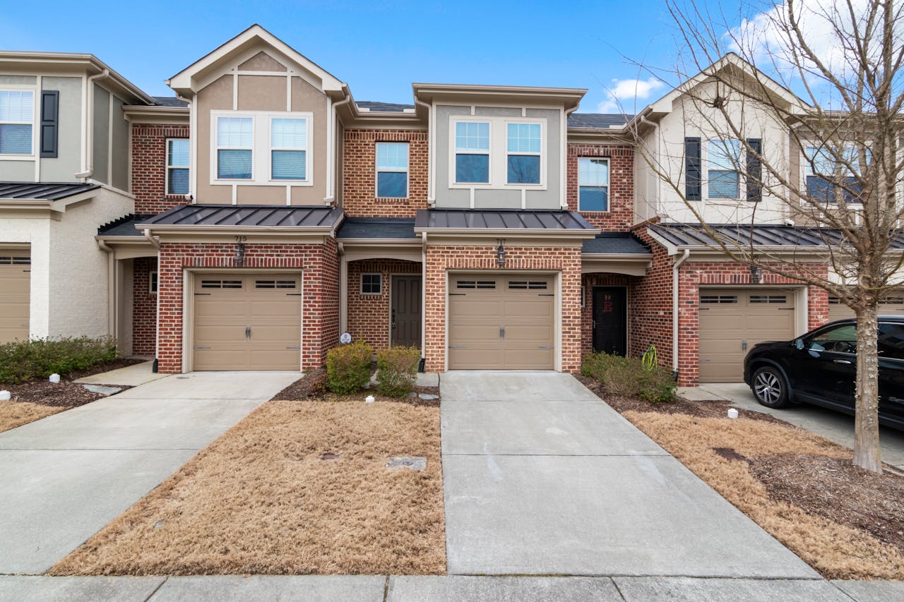 A house with 3 garage doors