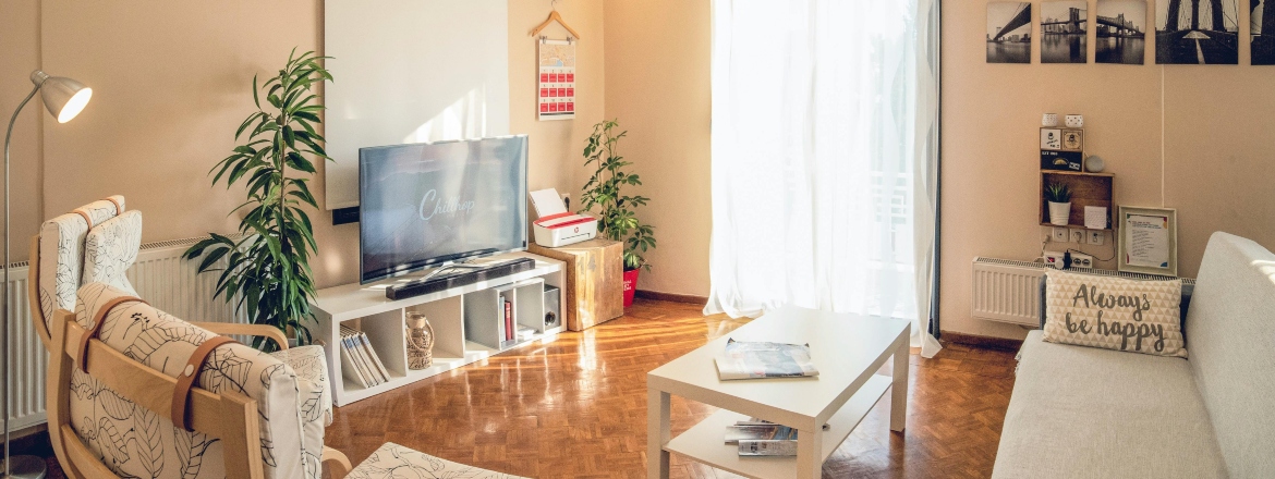 A light beige tidy living room.
